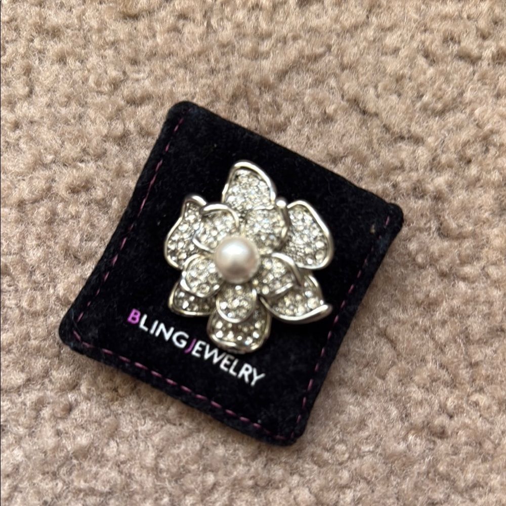 Bling Jewelry Sparkling Silver Flower Brooch with Pearl